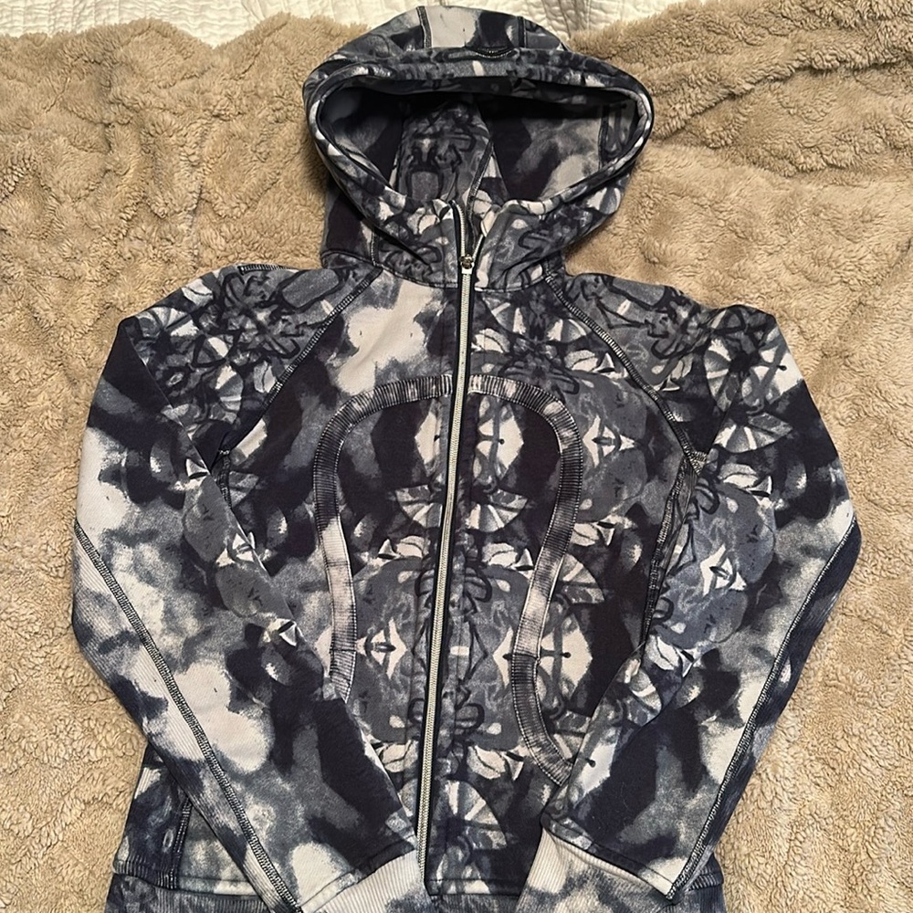 Lululemon scuba tie dye sweatshirt size 2